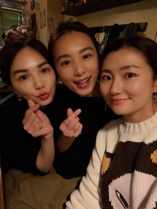 田馥甄39岁生日SHE合体庆祝，三姐妹久违同框，冻龄颜值抢镜