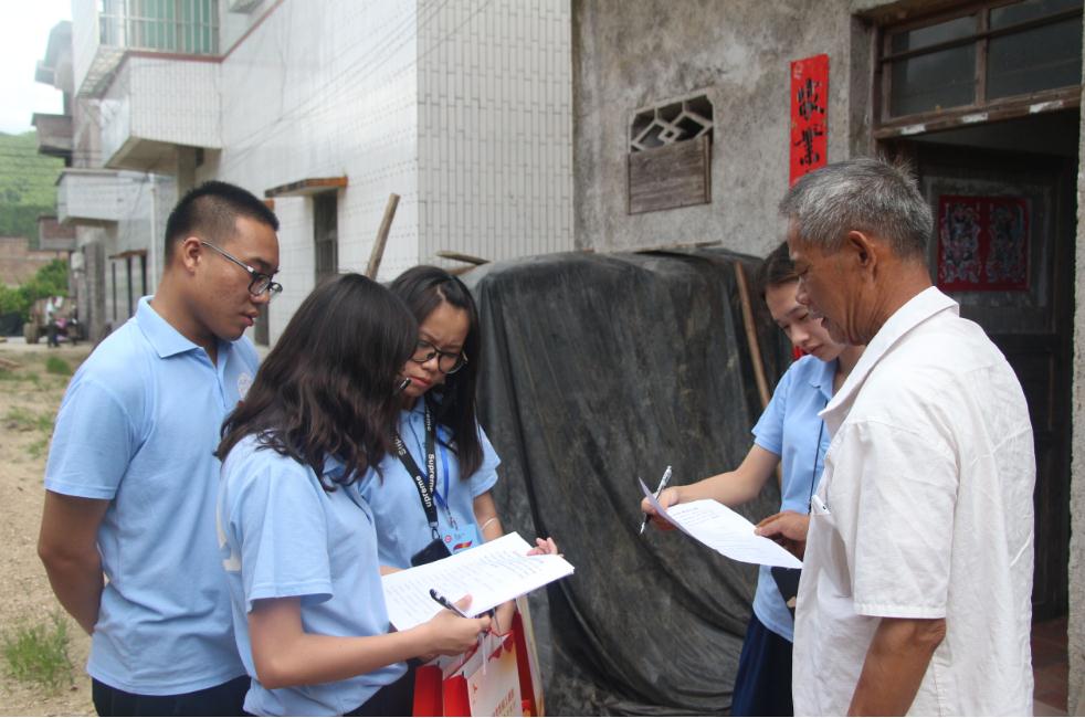 大学生想要入党，“决定权”在这两个人手中，只成绩突出没有用