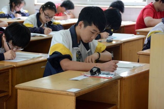 梁建章建议：“取消中考，模糊高考”，4年制中学毕业16岁上大学