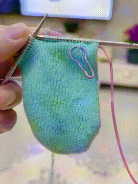 爸，你旁边的叔叔好帅，爸爸：这是你妈，网友当场笑喷了，哈哈哈