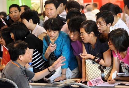 读大学在省内好还是省外好（大学到底选择省外还是本省）