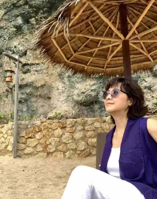 朱琳：去餐厅路上捡来一个老公，结婚42年坚持不生孩子