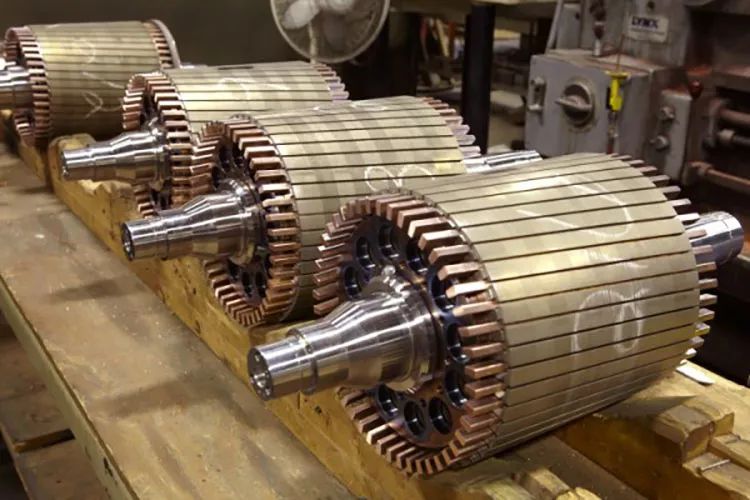 揭秘你买的新能源车：永磁同步电机和交流异步电机到底有什么不同