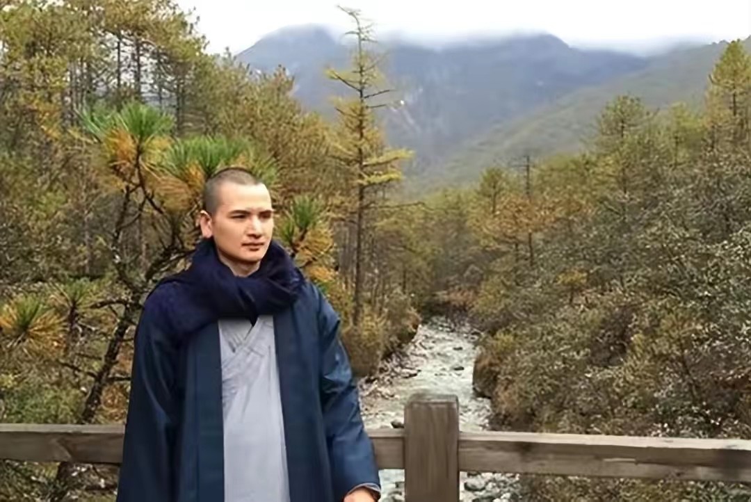 释明心:80后帅和尚,放弃公务员出家,富婆送400万法拉