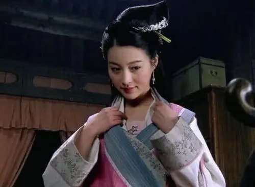 “古装神颜”甘婷婷：被誉为“最美潘金莲”，如今36岁依然单身