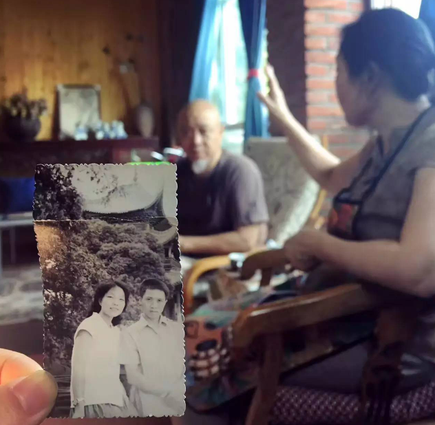 妻子是央视制作人，丈夫是老师，6旬夫妻退休后做面包火到了法国