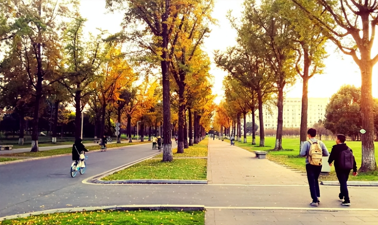 全国大学生生活费等级排行，一级都不敢出门，这档以上就足够了