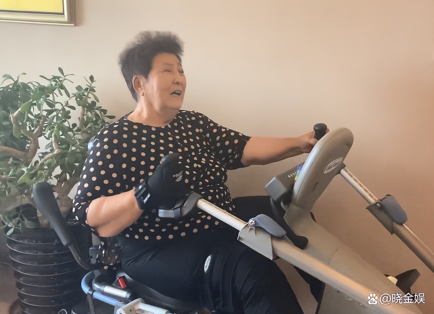 德德玛：越活越年轻，即便75岁高龄仍坚持每天“健身练声两不误”