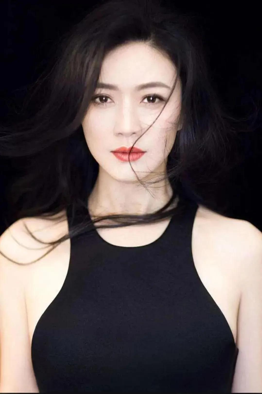 田海蓉：气质婉约，明艳动人，魅力四射