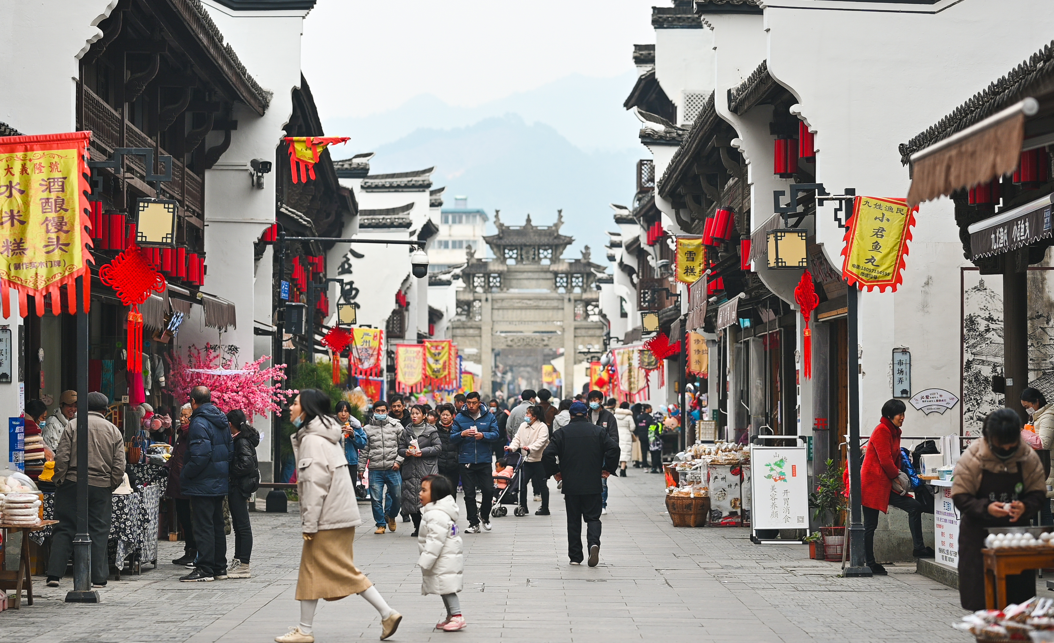 建德有座1800年历史的古城，历史上可媲美杭州，古韵十足美食众多