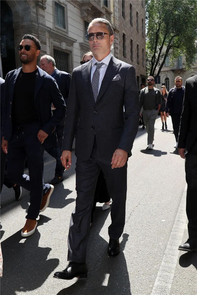 今日份舔屏！麦子叔出席米兰时装周街拍，气场绝了