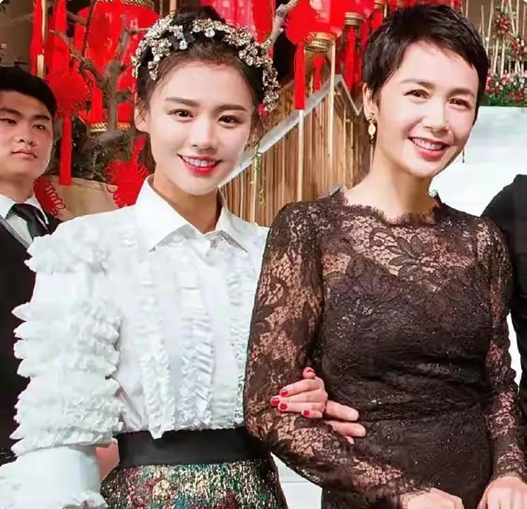 蒋雯丽母亲：生三个女儿，二女儿最漂亮，小女儿的婚姻让她操碎心