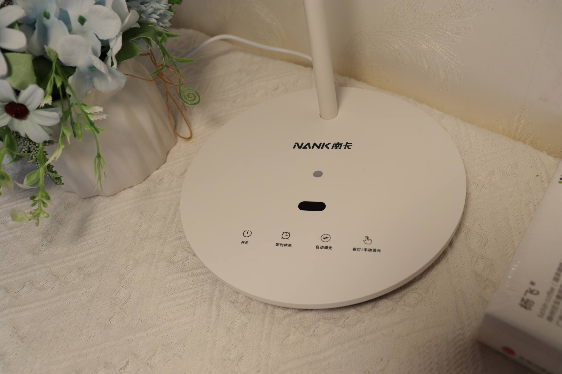 专为孩子设计，保护孩子视力—南卡-L1护眼台灯