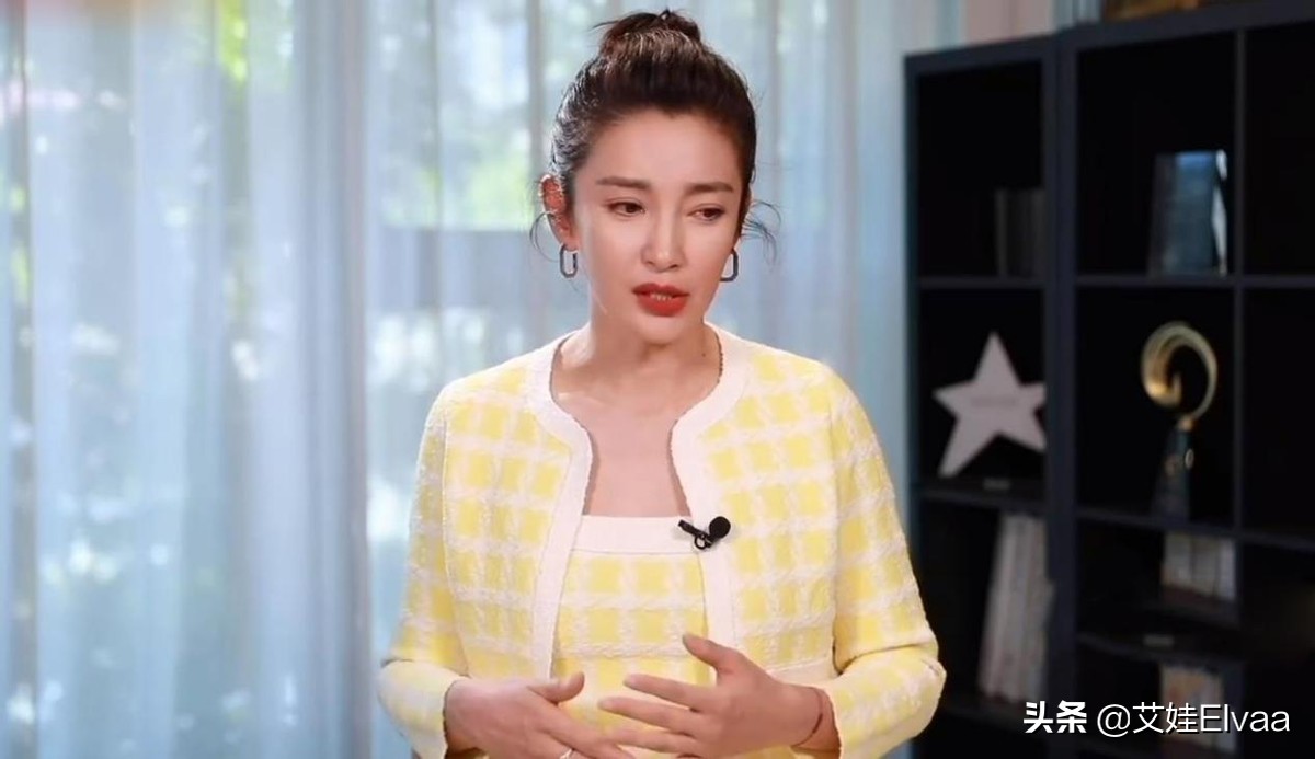 李冰冰成香港回归晚会大赢家，穿套装美成央视脸，新造型彻底封神