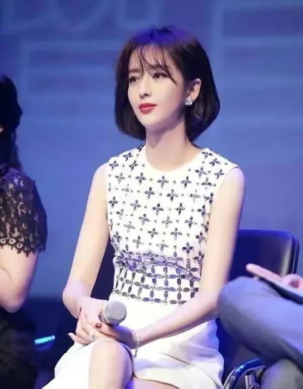 佟丽娅短发，气质优雅、清新靓丽、温婉迷人、明艳动人，太美了