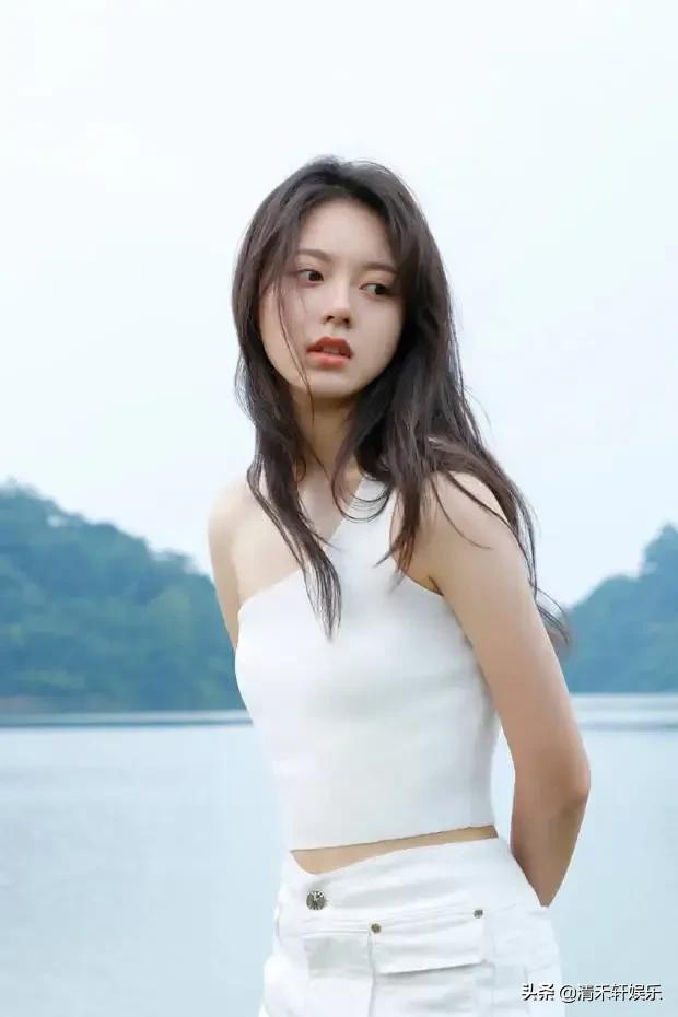 赵今麦，麦麦这小姑娘，真是越长大、越漂亮