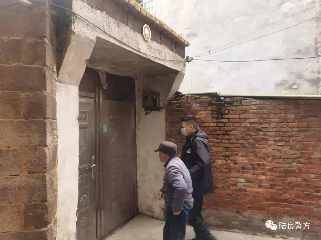 迎风雪 战严寒 群众过大年 爨警保平安