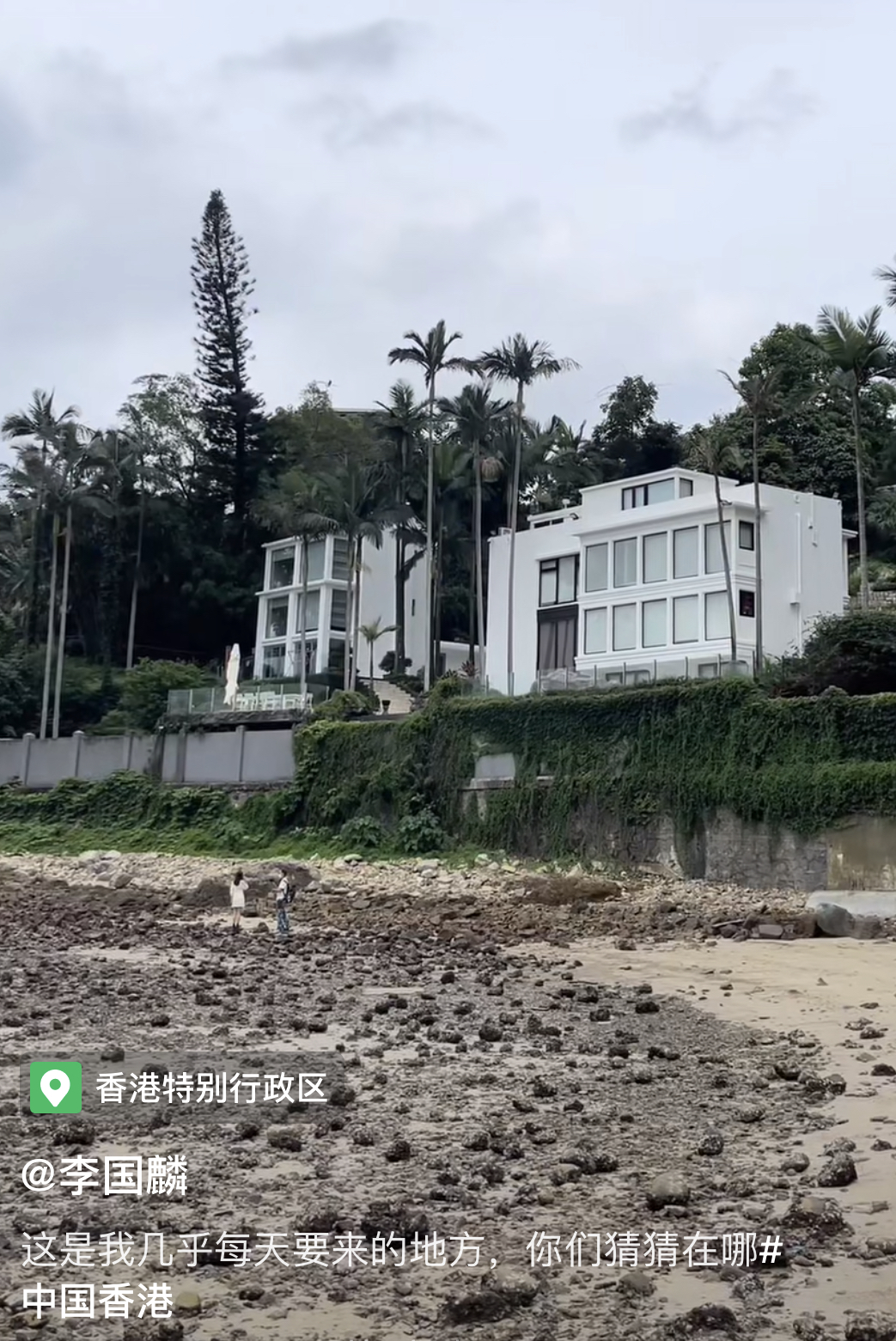 68岁港星李国麟豪宅曝光，疑似富三代住半山别墅，穿百元衣太低调