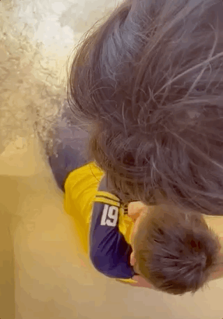 杜江陪霍思燕甜蜜度假后，晒和儿子滑雪照，8岁嗯哼越来越像爸爸