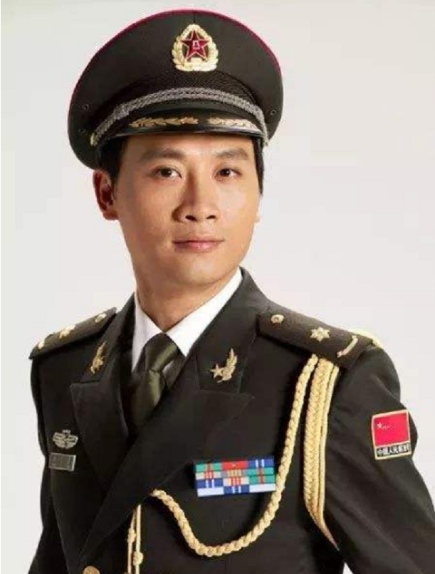 著名歌唱家王丽达的丈夫汤子星：乐做“妻管严”，妇唱夫随很幸福