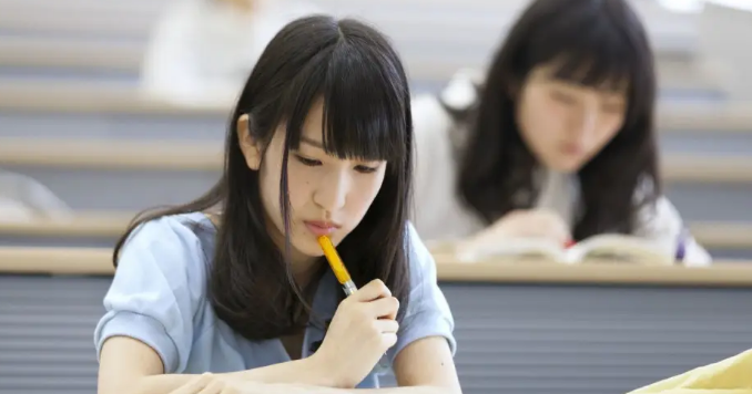 大学校园里的“潜规则”，导员一般只会暗示，无知新生容易吃亏