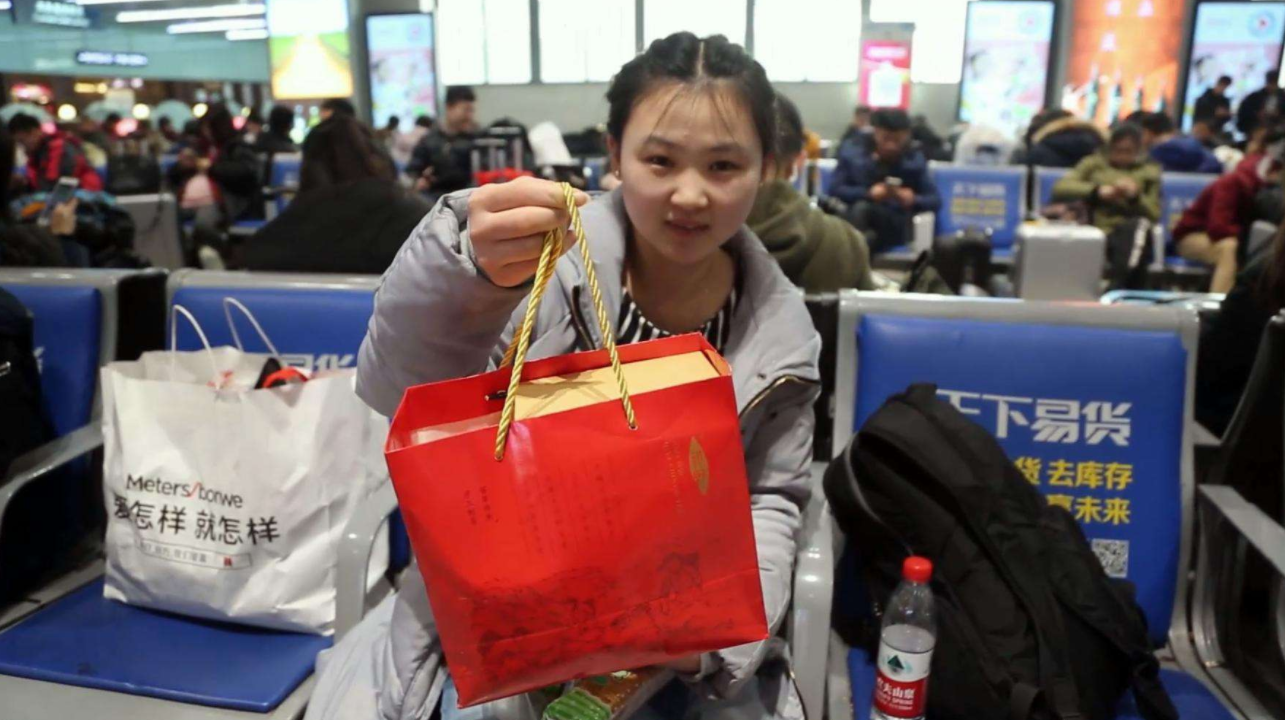 大学“生活费”榜单公布，低于这些难以生活，家长说这个数少了