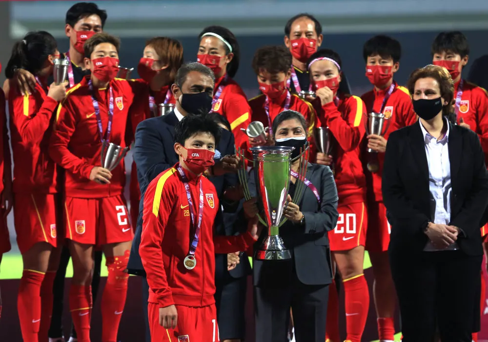 「骄傲」她是中国女足队长，也是天津这所小学的王老师……