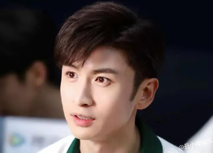 钟楚曦、张云龙同游