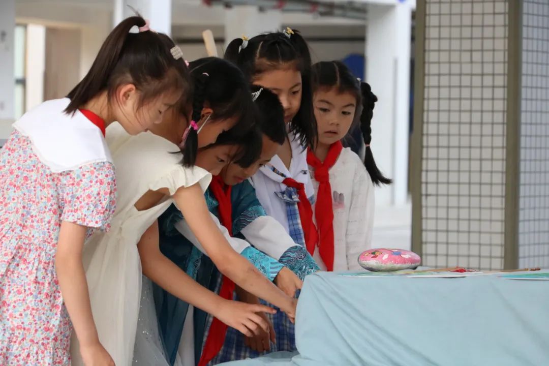 连接梦想，缤纷童年｜双流区实验小学外国语学校举行美术社团展览