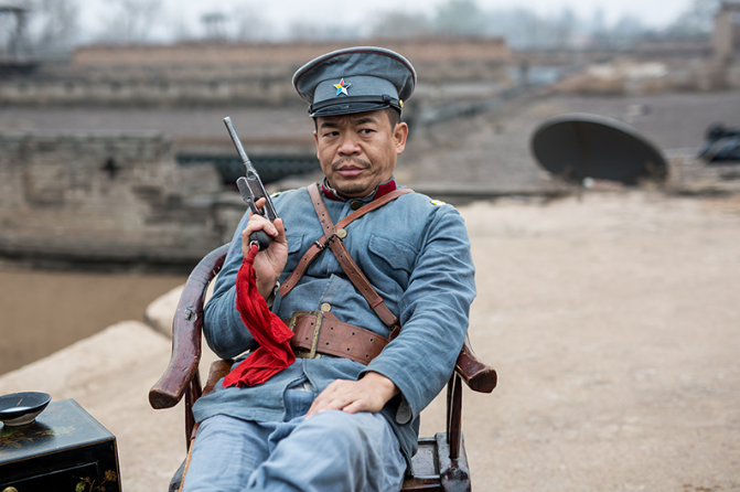 2008年，张嘉译和孙浩吃饭，酒过三巡后，张嘉译突然认真地对孙浩说了一句话