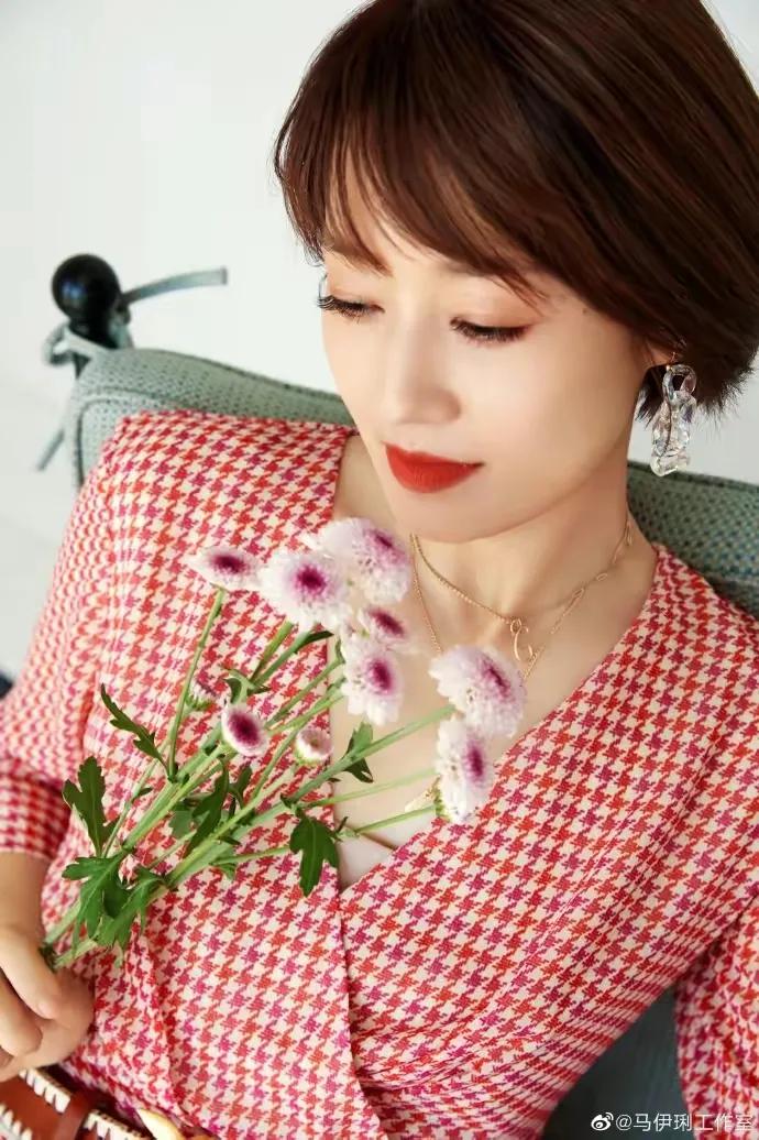 谁说格子套装土气？穿对了时尚大气，穿错了确实土掉渣