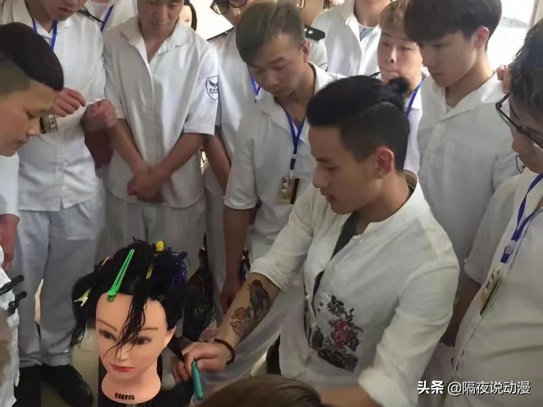 他被誉为最强理发师！一个月涨粉200万的山城小栗旬，有何背景？