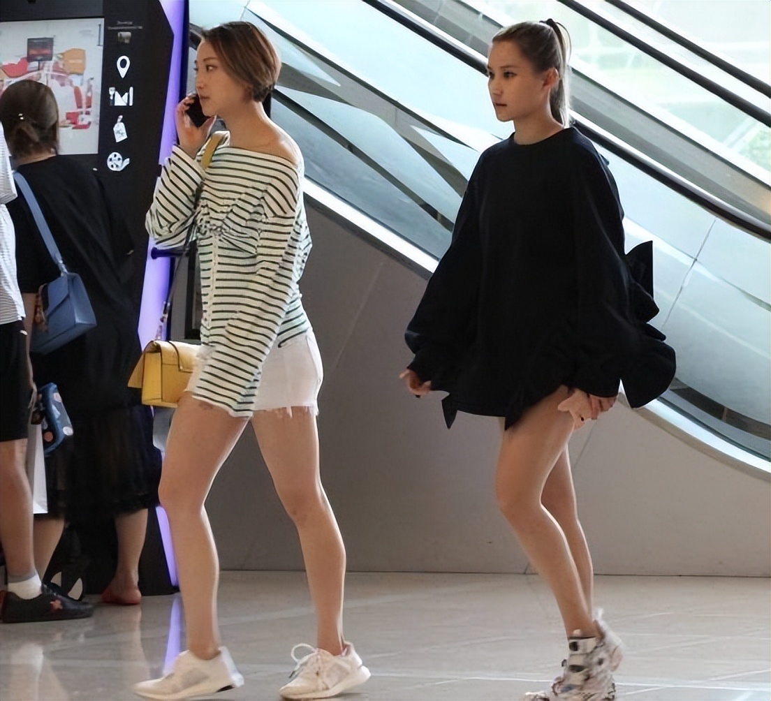 何超云美貌被低估，未来将继承百亿家产，却找个普通人当男朋友