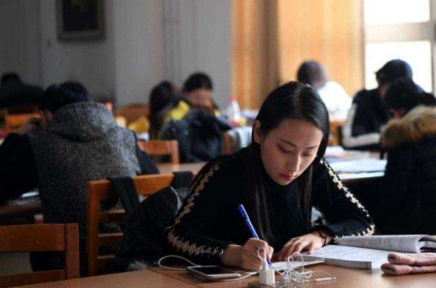 大学生想“留校任教”并不简单，满足这几个条件，就有机会