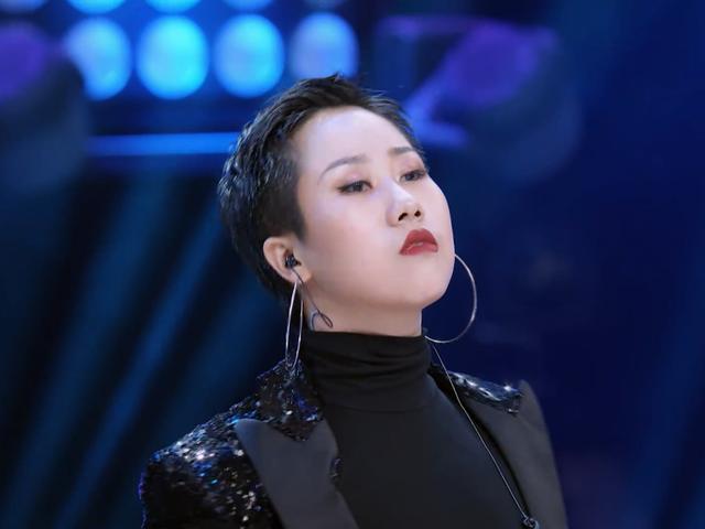 因青2成名的上官喜爱，自曝入行多年负债79万，靠公司预付金生活