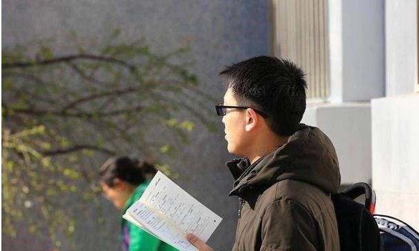 公务员考试中，文科生的优势可不容小觑，尤其这6个专业更易上岸