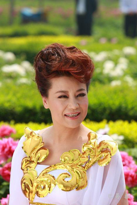 "豫剧名家"小香玉:与王为念不合离婚,嫁小5岁老公被宠上天