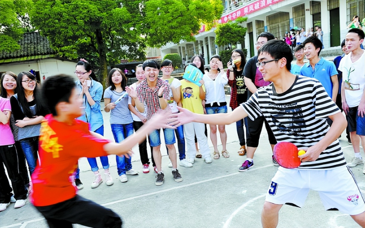 高考成绩显示0分是怎么回事？学霸满脸困惑，老师惊喜不已