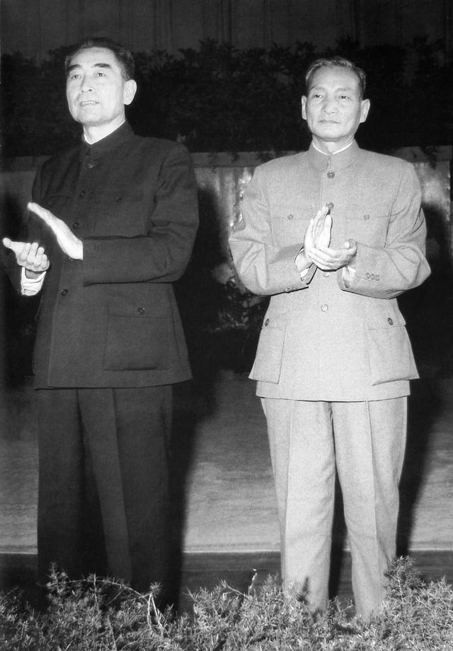 新中国成立之初国务繁忙，周总理每次外出时，是谁来代理总理职务