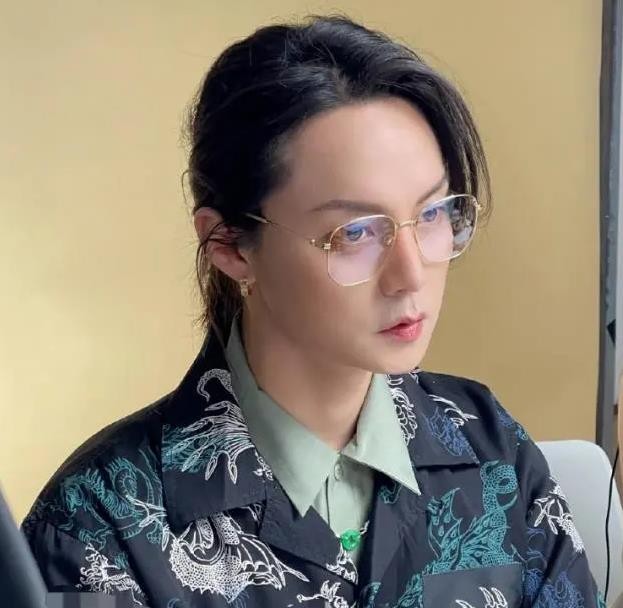 “面如观音”陈都灵：当年美过奶茶妹妹，演技尴尬却频频合作顶流