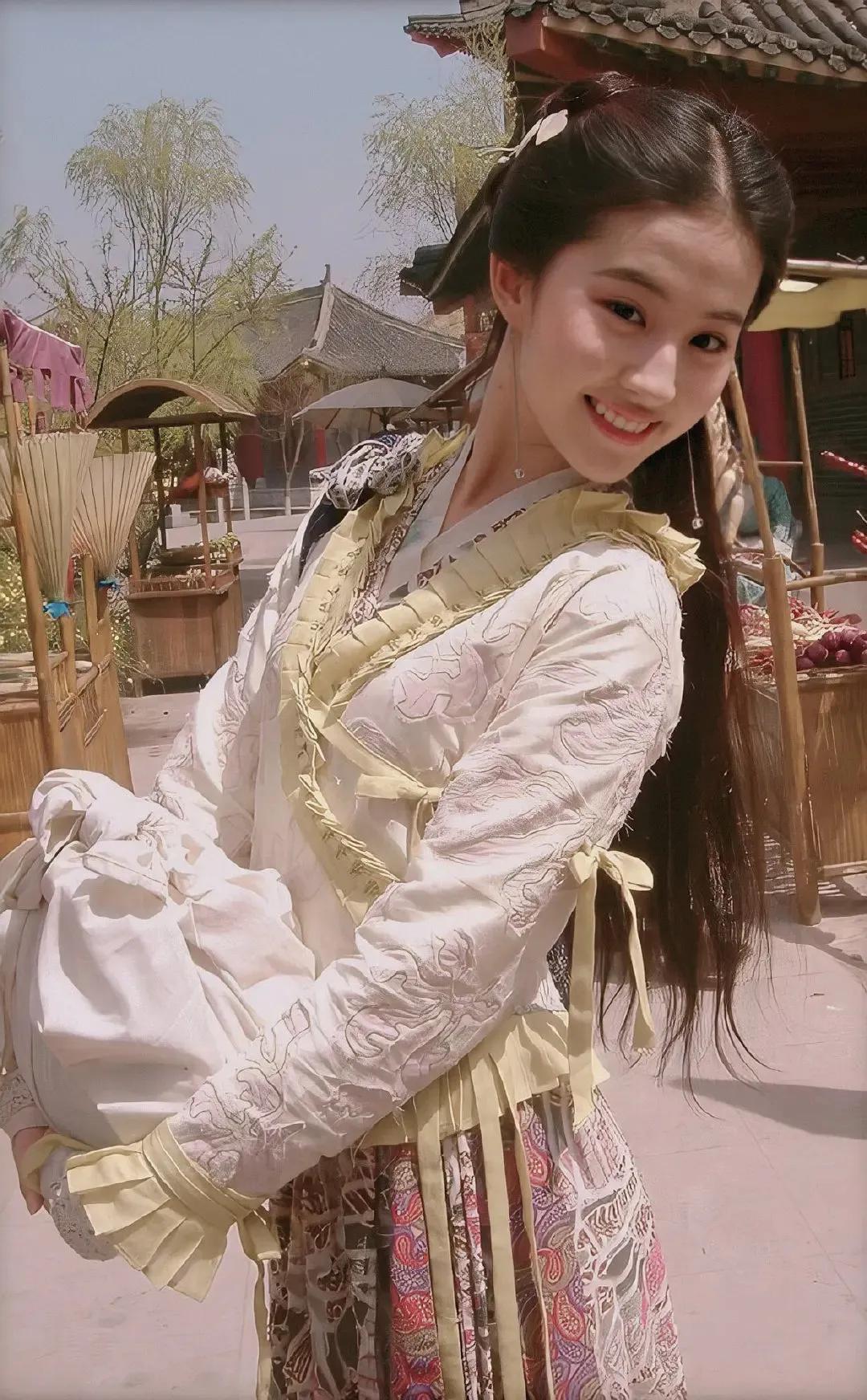 刘亦菲vs董洁 谁才是小白花脸巅峰？