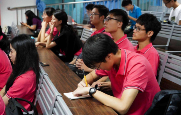 科研界“苏妲己”钱璐璐火了，共有经历4段婚姻，教授身份惹争议