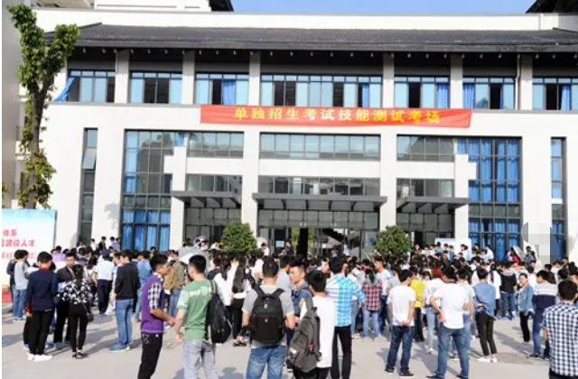 高三一模成绩370分，该走单招还是参加高考？听听过来人分析利弊