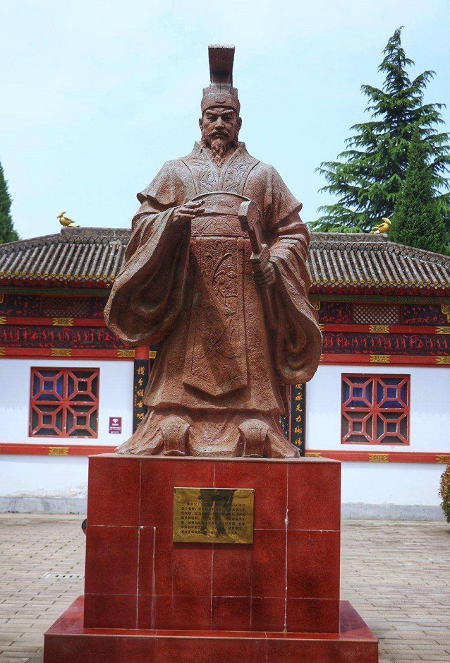 秦景公雕像到了这一步,考古队员对陕西的这座巨型