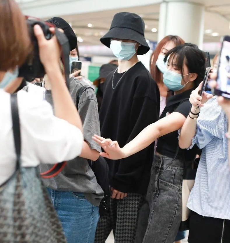 10位明星高考血泪史：李安差0.6分落榜，王志文高考前出车祸