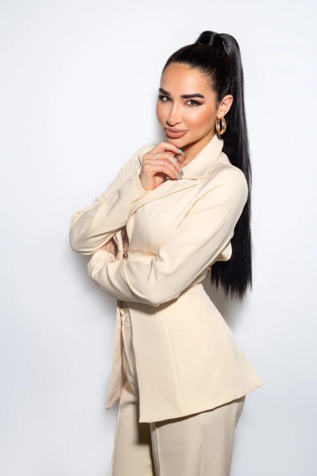 31岁英国网红作家：从瘾君子到励志演说家，从无家可归到百万富翁