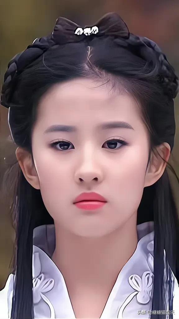 当李若彤遇到刘亦菲时，两大女神，谁的小龙女更美一筹？