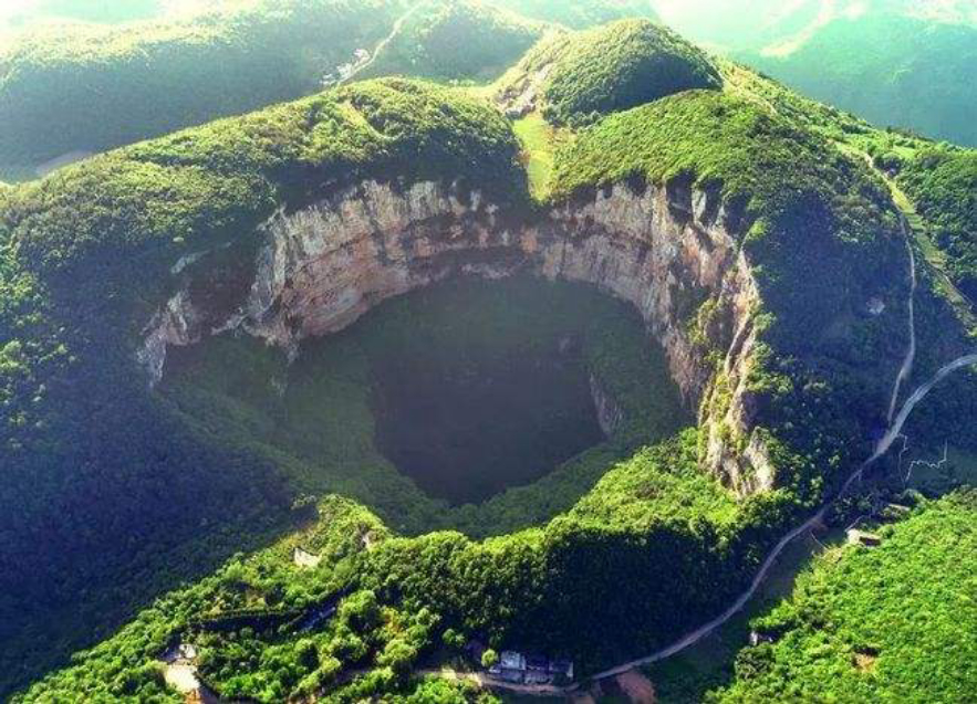 广西发现巨大天坑,有192米深,藏着原始森林!这个发现多重要?