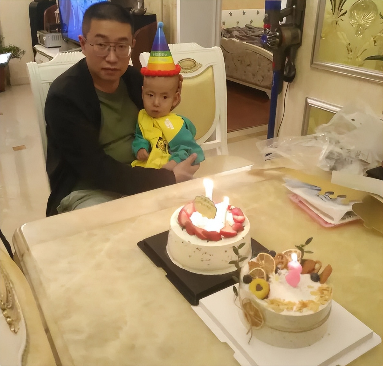 2019年云南男子儿子被“死刑”，他自制药物以身试药，为儿子续命