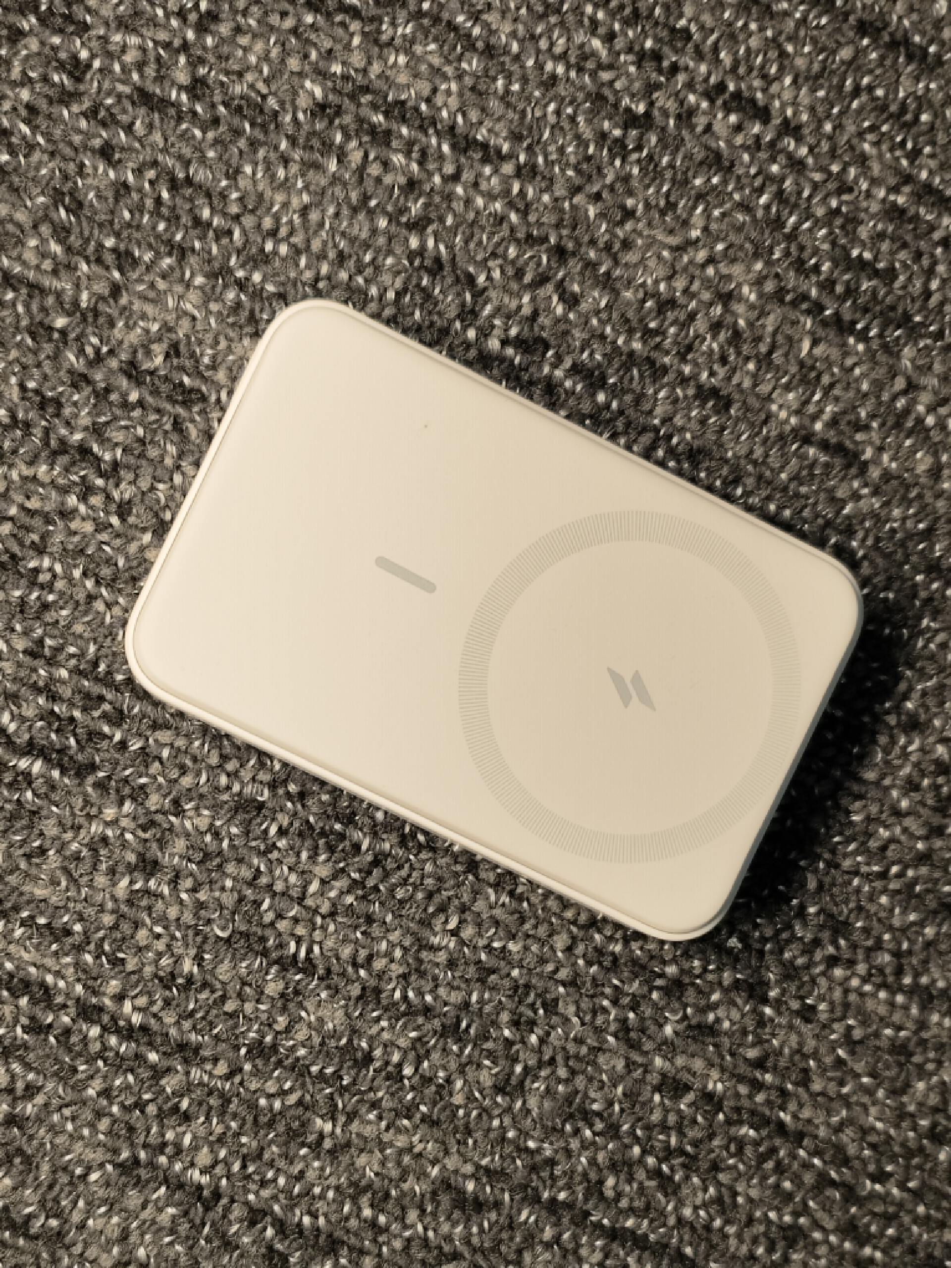 三,anker安克苹果磁吸充电宝